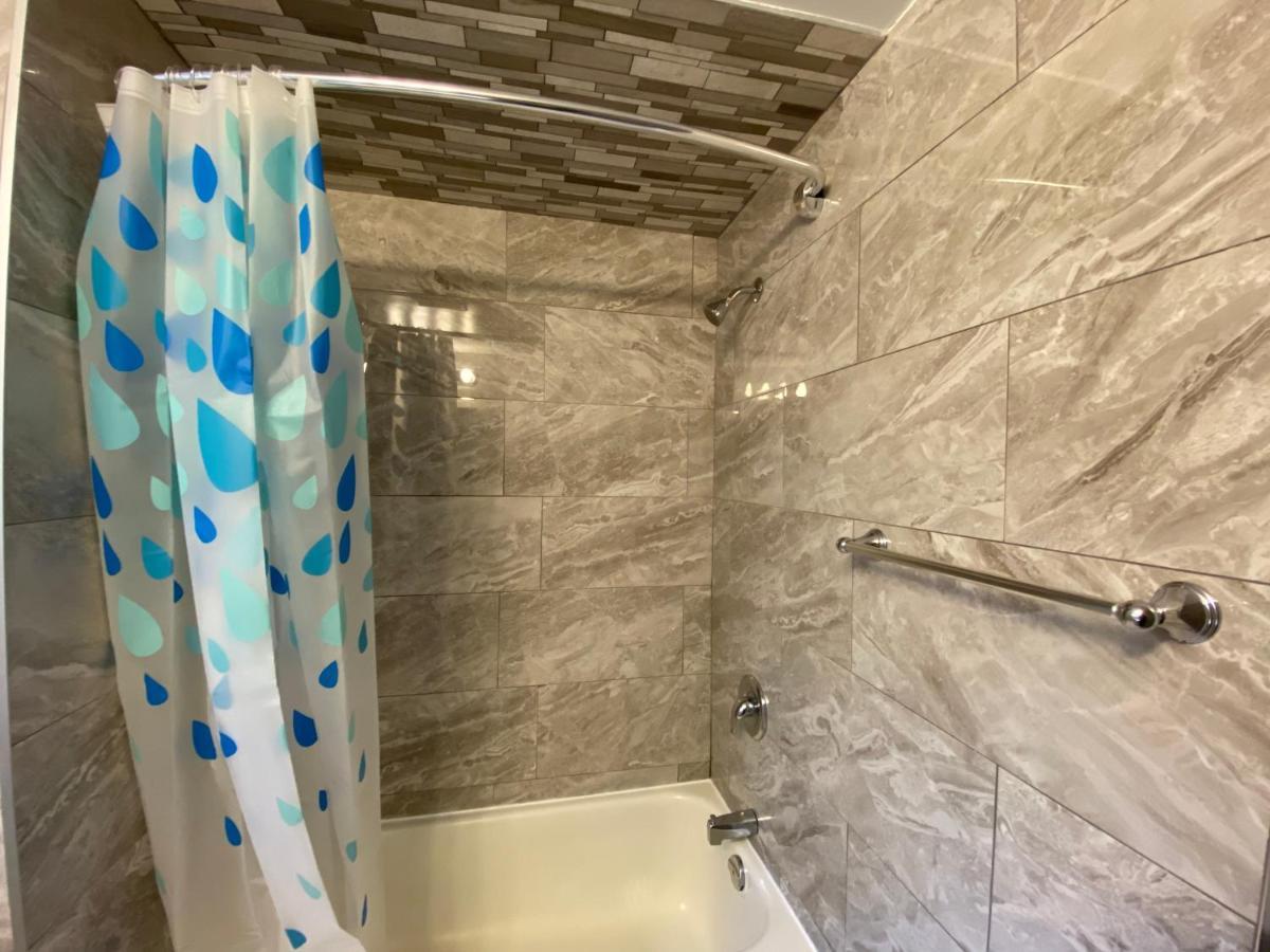 Yonge And Finch Subway !U Spacious & Cozy Private Bdr With Shared Bathroom Toronto Ngoại thất bức ảnh